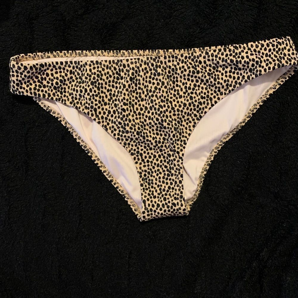 Woman’s shade and shore size M bikini bottom